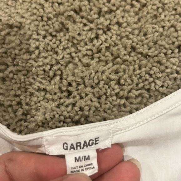 Brand new white long sleeved V-neck crop top from garage. Size M - Picture 2 of 3